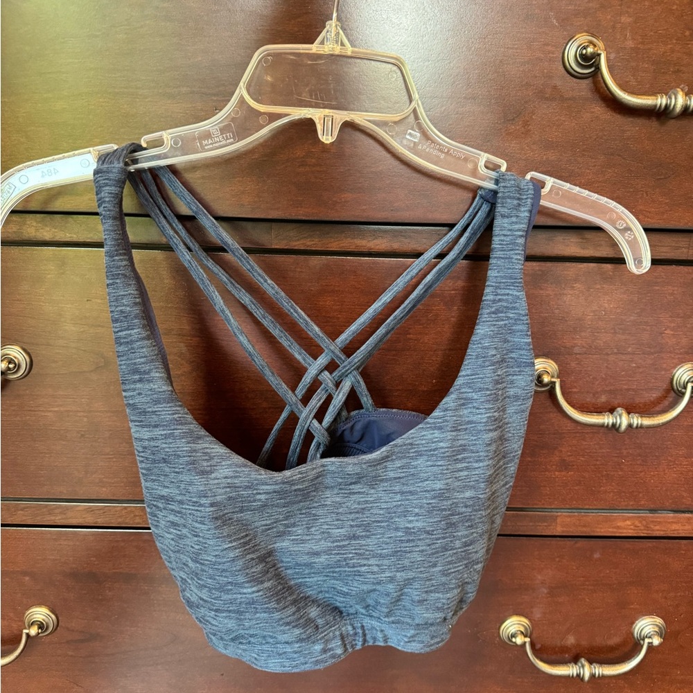 Large sports bra VS